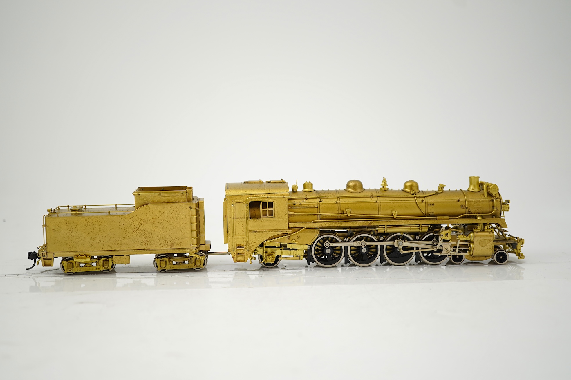 A boxed HO gauge VH Scale Models unpainted brass model of Canadian Pacific Railway 1-1a, 2900, 4-8-2 locomotive with bogie tender, powered for two rail operation.